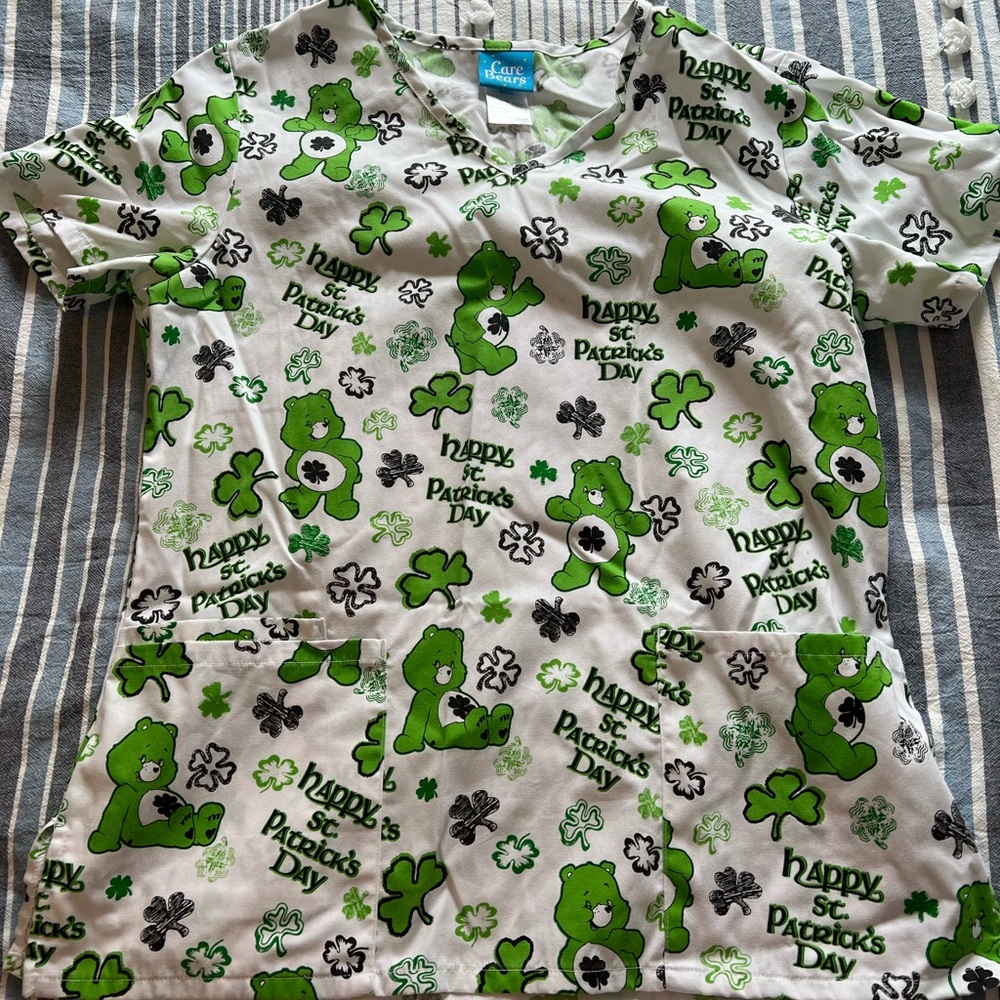Printed scrub top